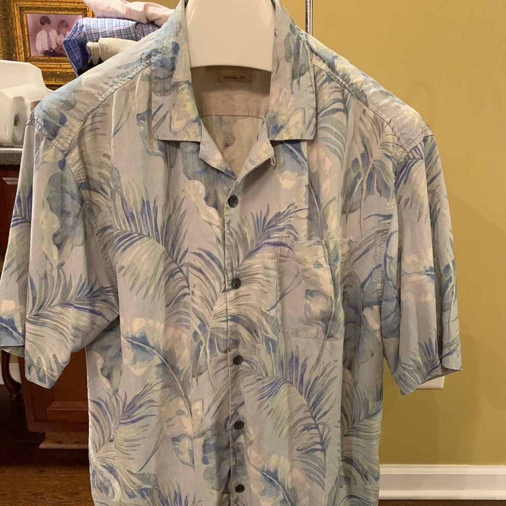 Tommy Bahama button up beach style size large